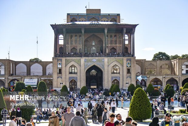 نوروز در نصف‌جهان؛ گردشگران چه تجربه‌ای از اصفهان ۱۴۰۴ با خود بردند؟