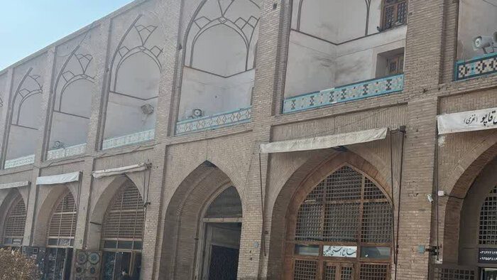 ماجرای نصب بلندگوها بر رواق‌های میدان نقش‌ جهان اصفهان چیست؟
