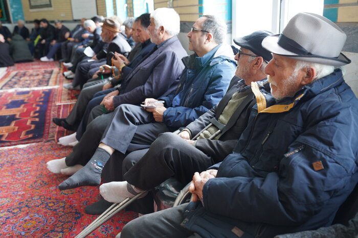 معاون رئیس جمهور در جمع  اهالی روستای بقرآباد هیر حضور یافت