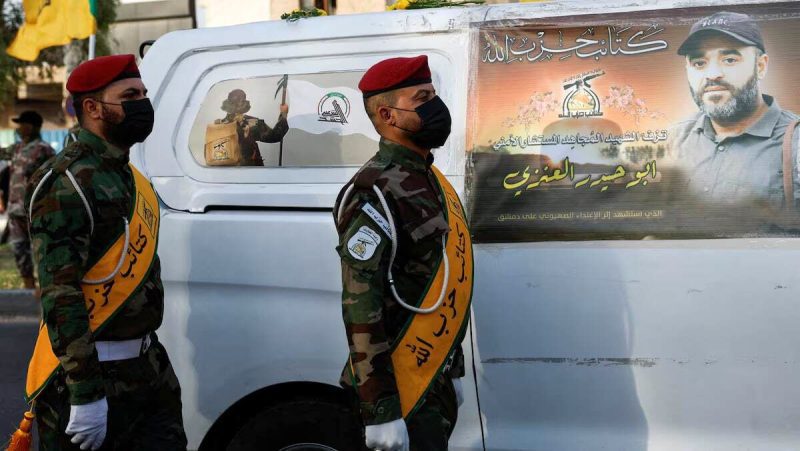 تشییع یکی از فرماندهان گروه مسلح کتائب حزب الله عراق در بغداد عراق در 22 سپتامبر 2024 . گفته شده این فرمانده در حمله اسرائیل به دمشق سوریه مورد هدف قرار گرفته بود. عکس : رویترز - ثائر السودانی